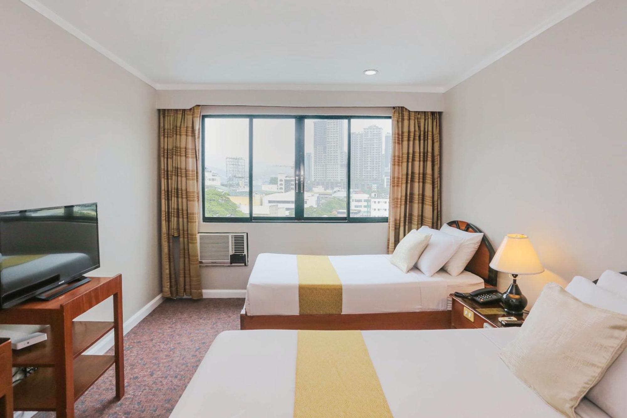 Holiday Plaza Hotel - セブ市 エクステリア 写真