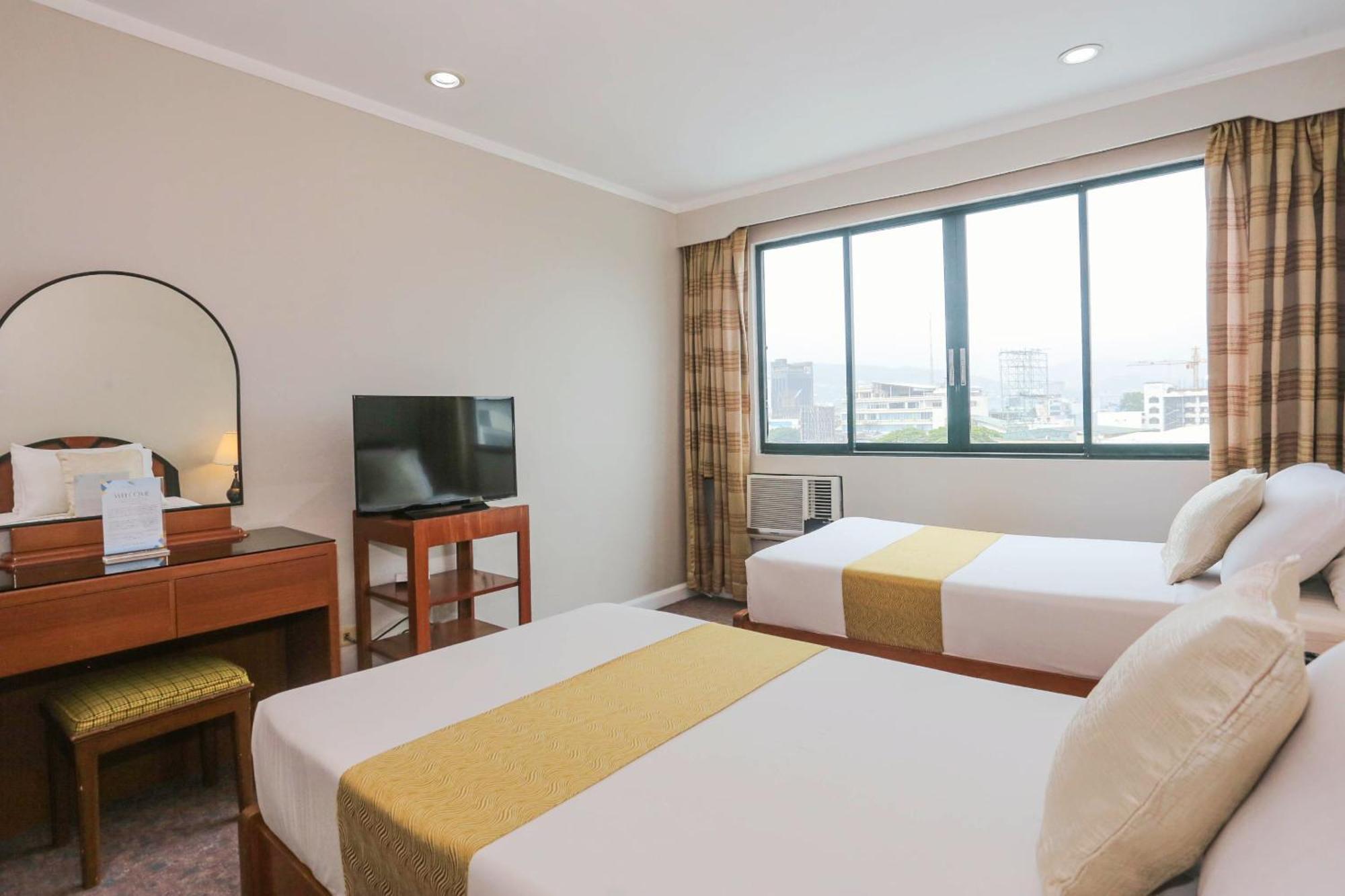 Holiday Plaza Hotel - セブ市 エクステリア 写真