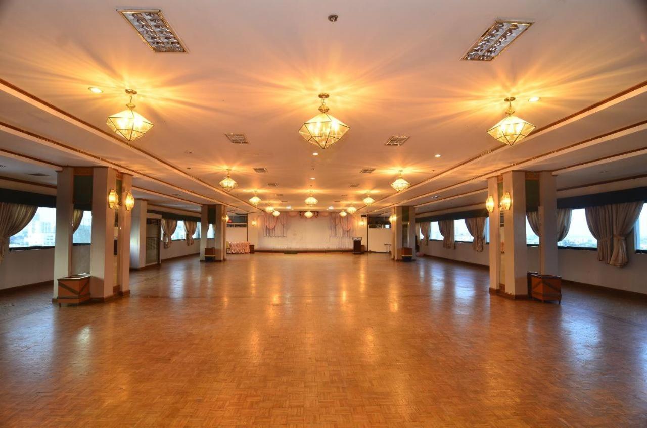 Holiday Plaza Hotel - セブ市 エクステリア 写真