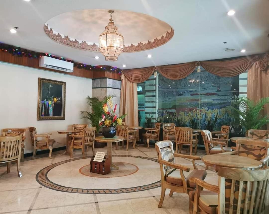 Holiday Plaza Hotel - セブ市 エクステリア 写真
