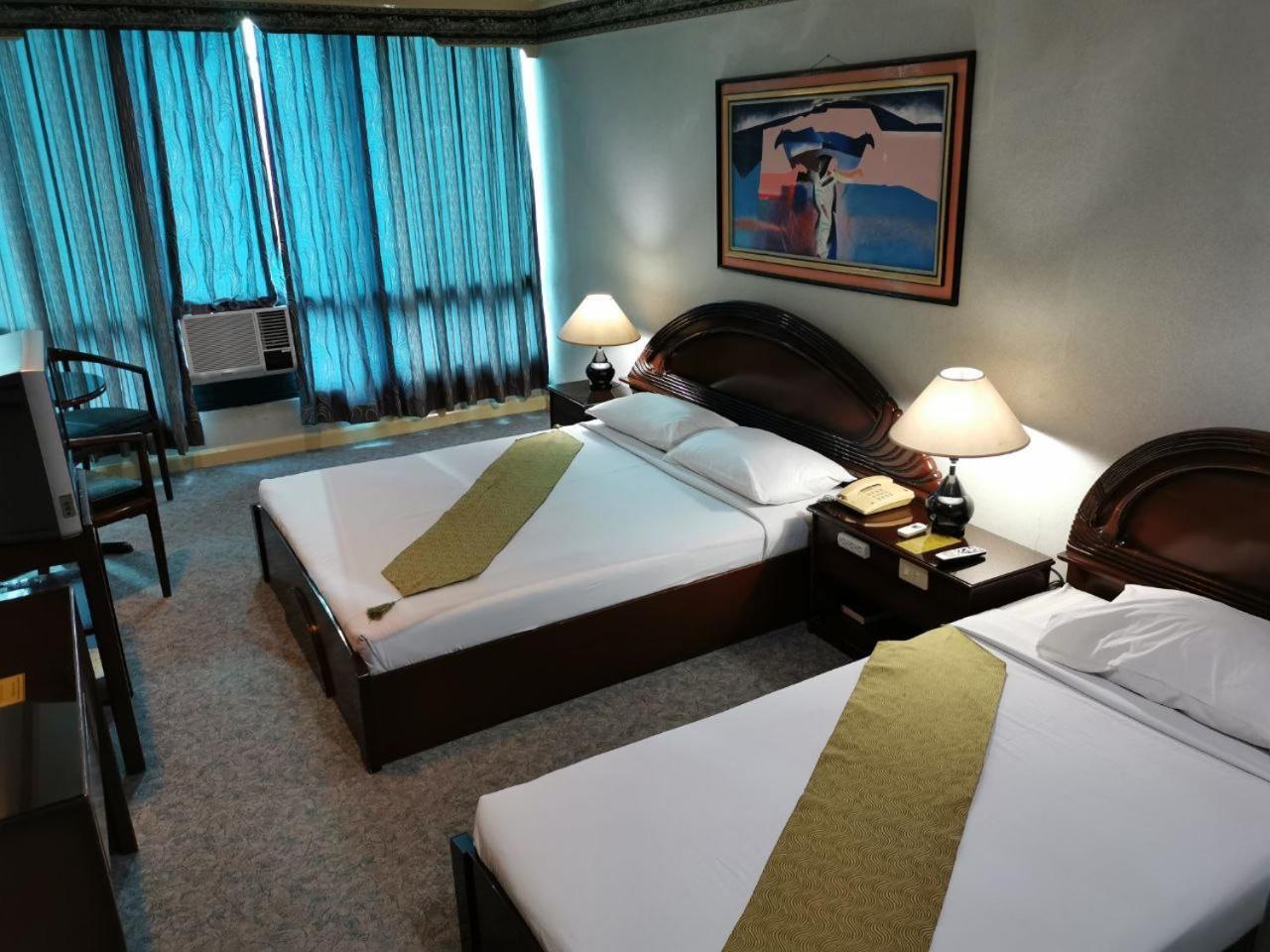 Holiday Plaza Hotel - セブ市 エクステリア 写真