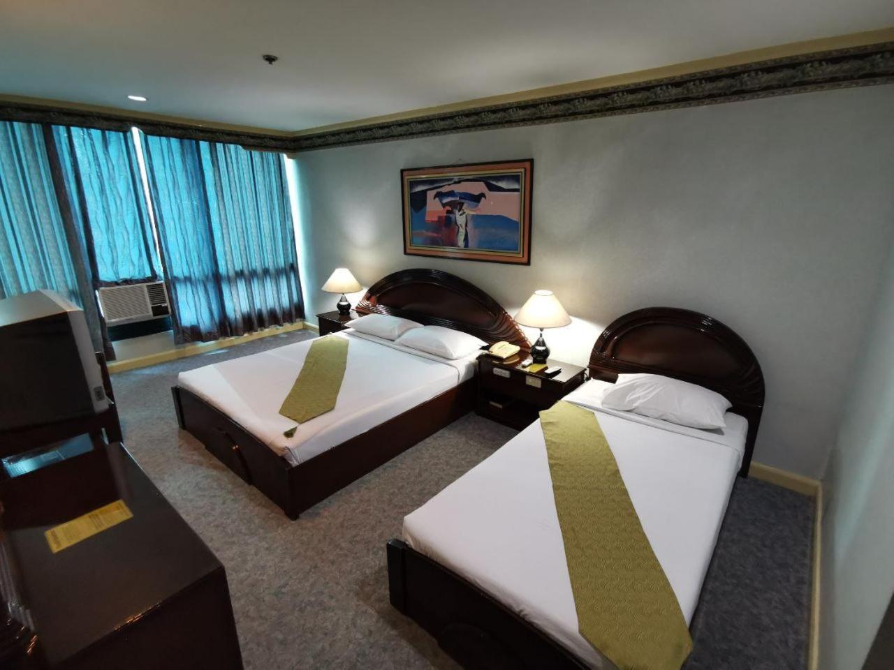 Holiday Plaza Hotel - セブ市 エクステリア 写真